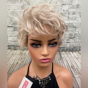 Petite Choice synthetic wig Eva Gabor pale golden blonde 24 NWT